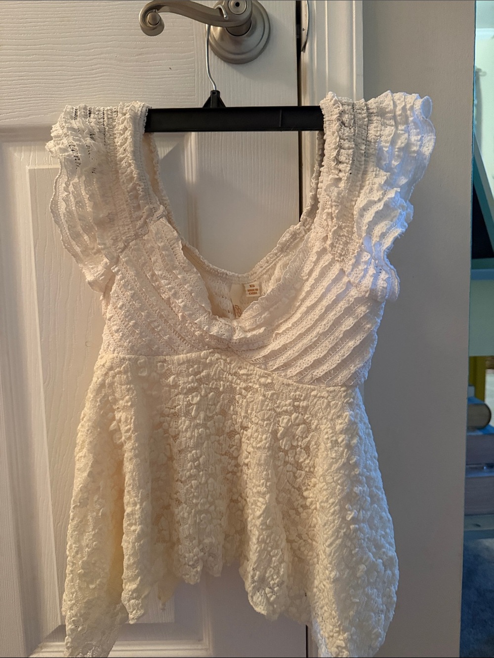 Women’s ruffle textured flowy blouse